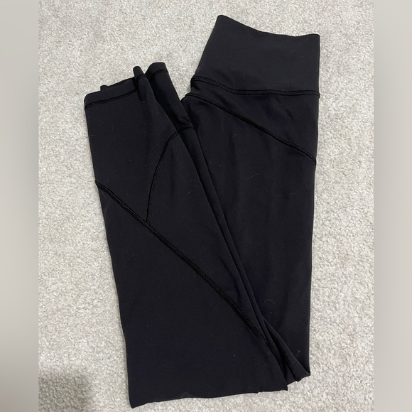 Black Lululemon In Movement 7/8 Tight *Everlux 25" Size 6 - Picture 2 of 4